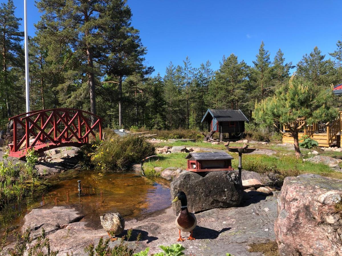 Timber Cottages With Jacuzzi And Sauna Near Lake Vanern Karlstad Exterior photo