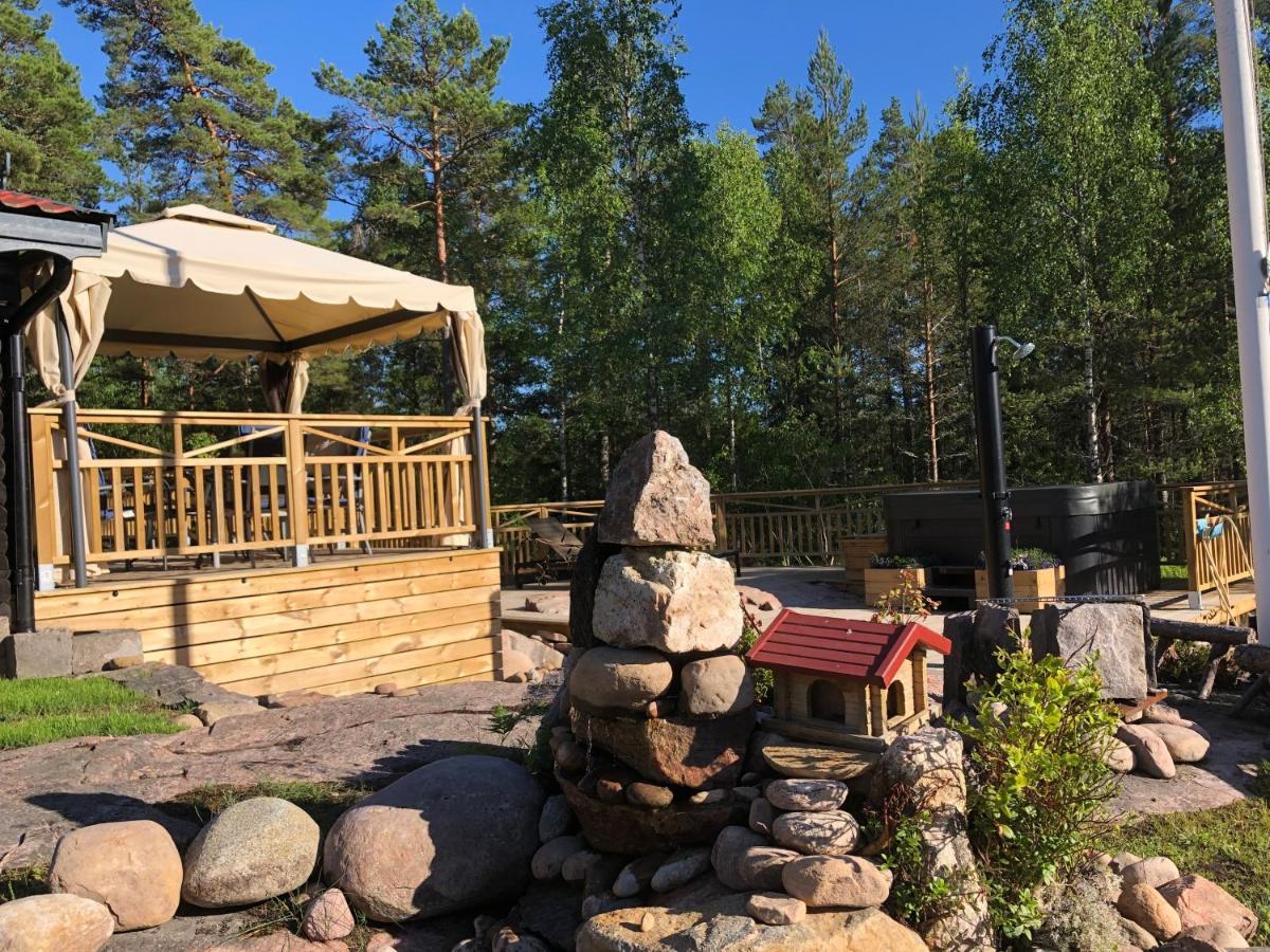 Timber Cottages With Jacuzzi And Sauna Near Lake Vanern Karlstad Exterior photo