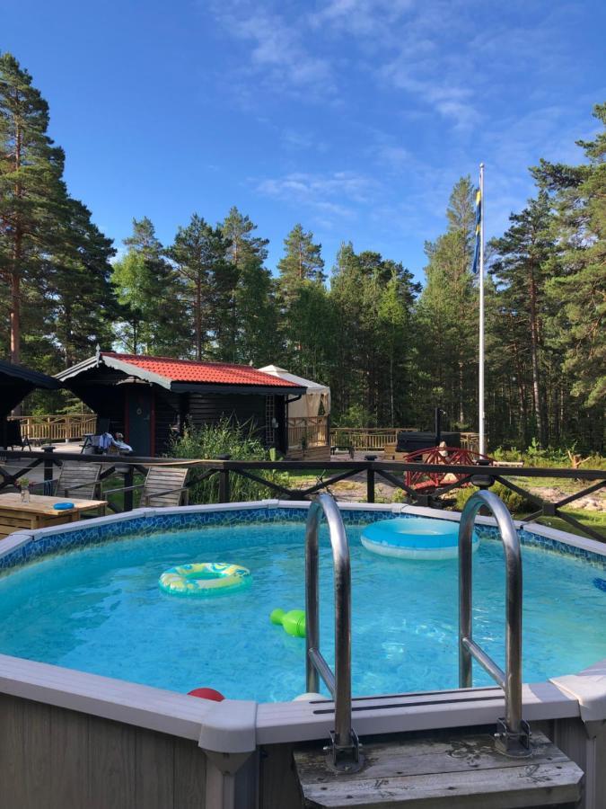 Timber Cottages With Jacuzzi And Sauna Near Lake Vanern Karlstad Exterior photo