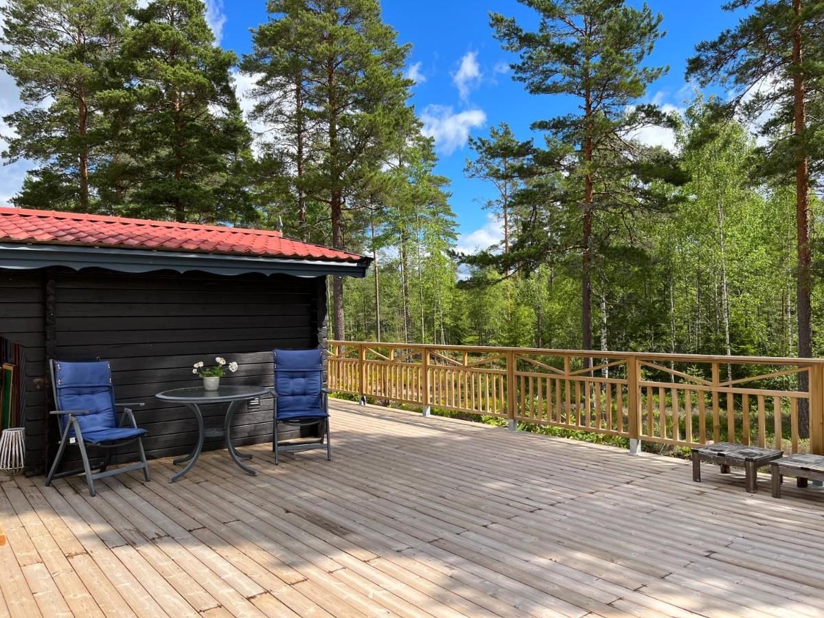 Timber Cottages With Jacuzzi And Sauna Near Lake Vanern Karlstad Exterior photo