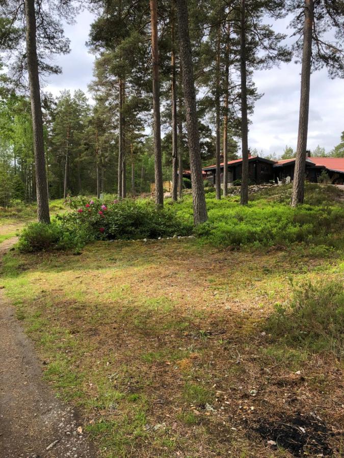 Timber Cottages With Jacuzzi And Sauna Near Lake Vanern Karlstad Exterior photo