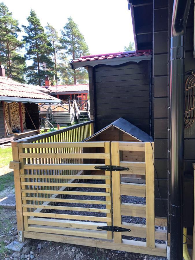 Timber Cottages With Jacuzzi And Sauna Near Lake Vanern Karlstad Exterior photo