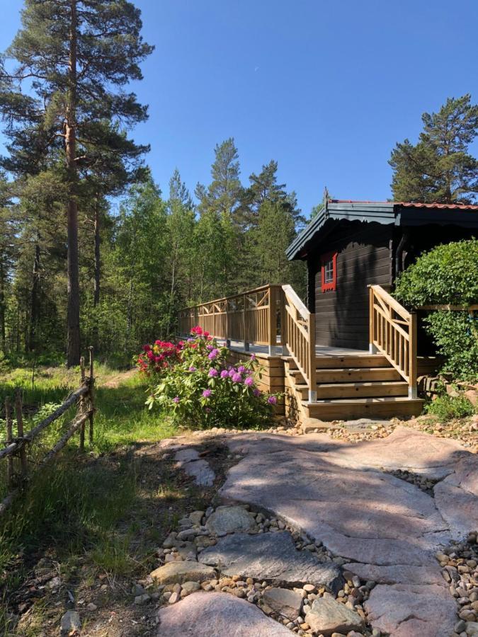 Timber Cottages With Jacuzzi And Sauna Near Lake Vanern Karlstad Exterior photo